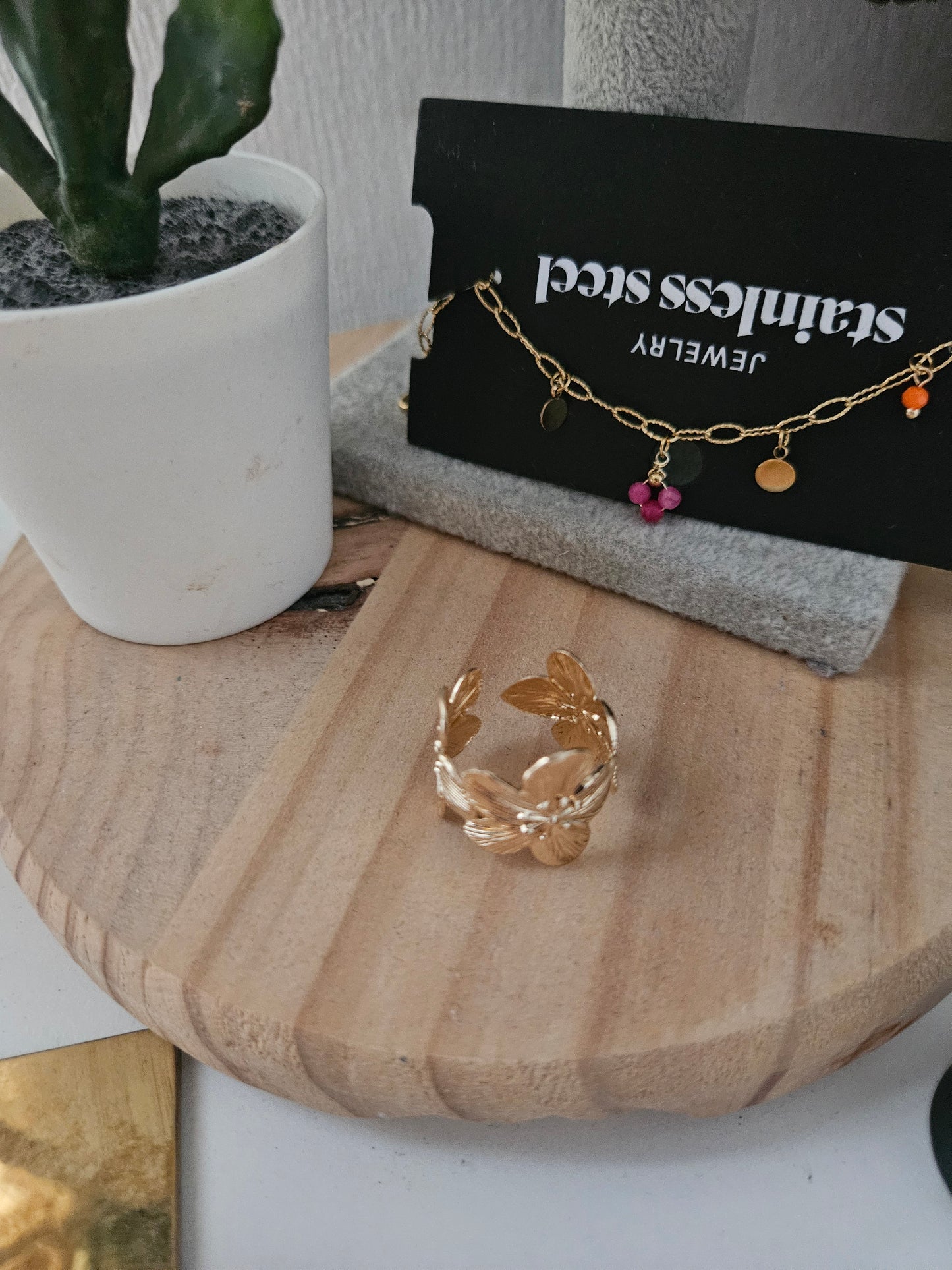 Bague fleuris dorée éclat botanique réglable