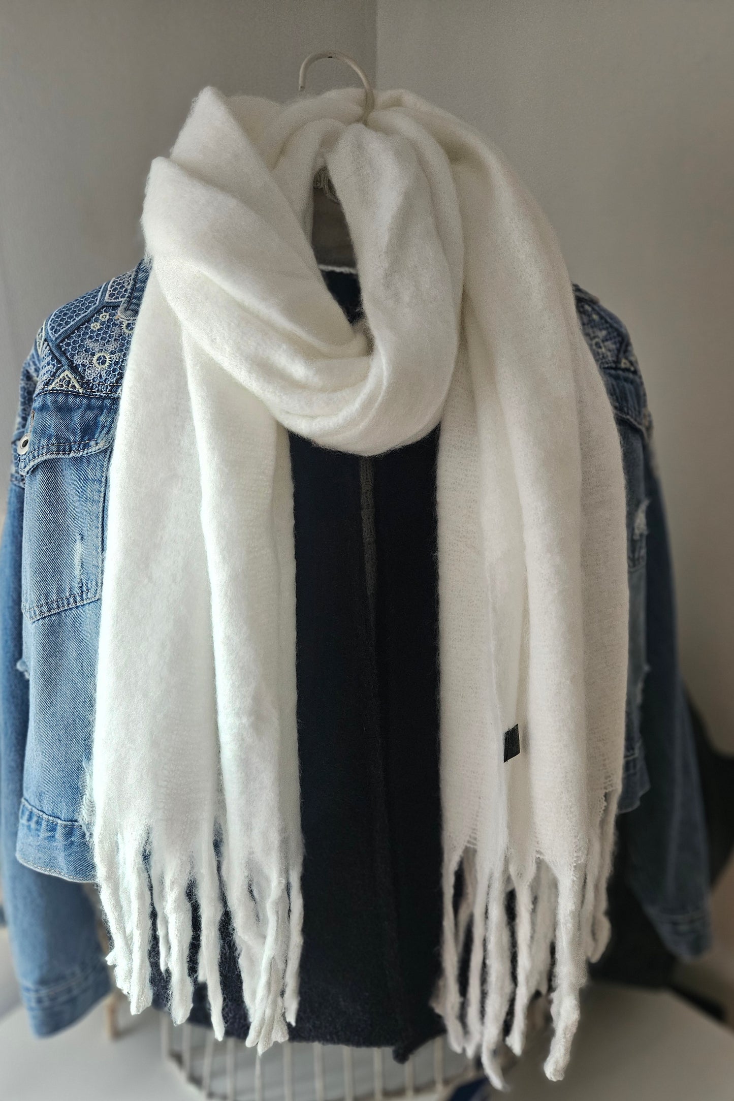 Écharpe blanche extra longue en viscose